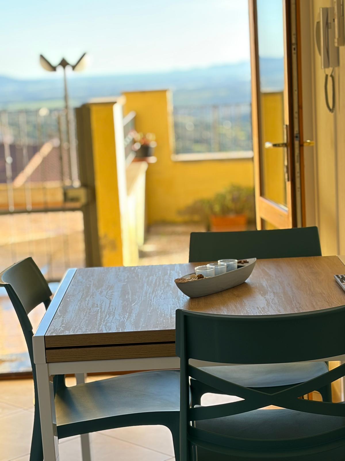 Outdoor dining area with table - Tramonto dorato apartment, Montiano, Grosseto