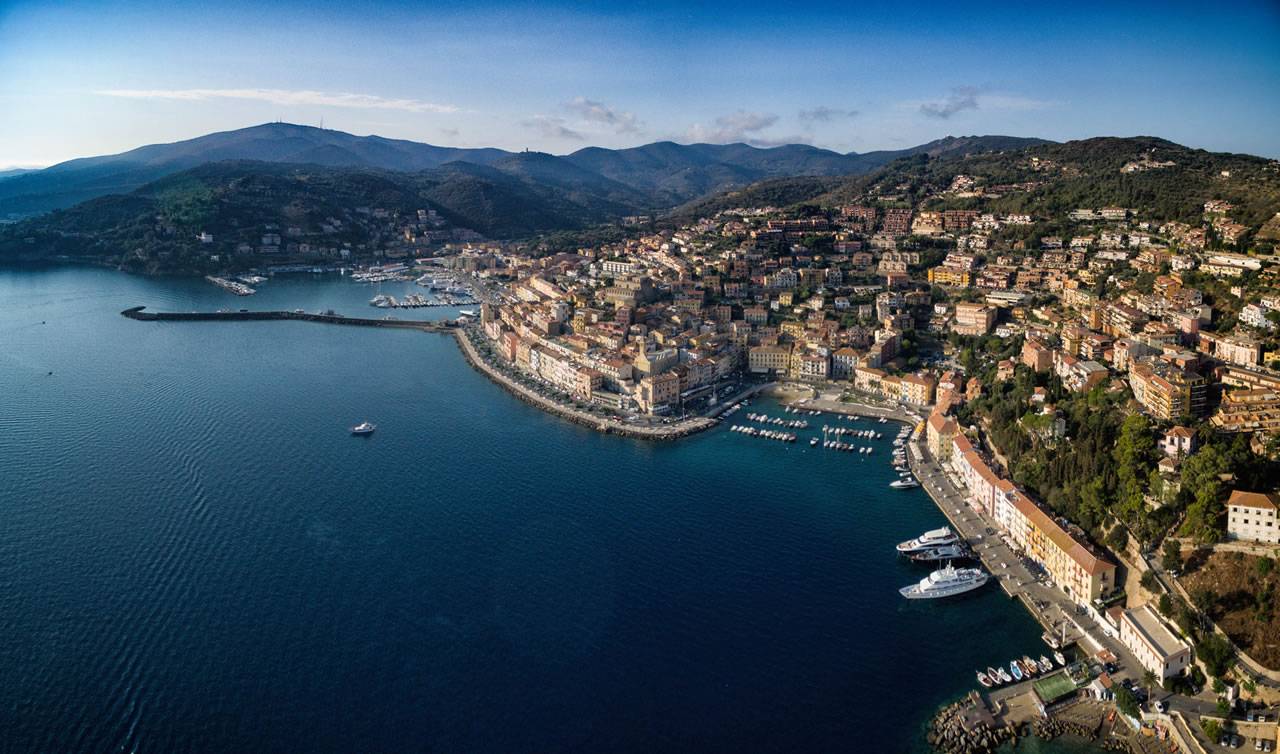 Sorano, borgo medievale scavato nel tufo nella Maremma grossetana